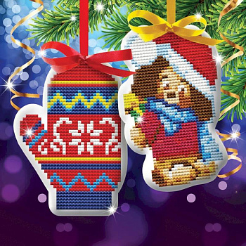 Новогодняя вышивка крестиком на елочной подвеске 'Щенок и варежка', основа 25x35 см