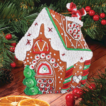 Новогодняя игрушка из фетра с вышивкой бисером 'Пряничный домик'